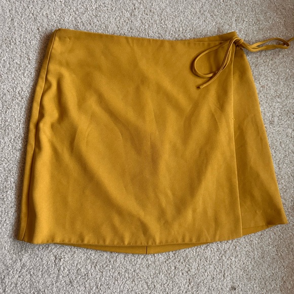 Silence + Noise Women’s Wrap Mini Skirt Size Small – Mustard Yellow Boho Style - Picture 1 of 4